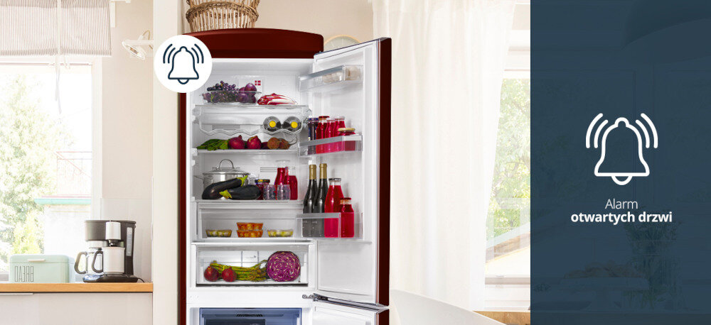 Lodówka VESTFROST VR-FB373-2E2BR Zdjęcie przedstawia bordową lodówkę Vestfrost w stylu retro z szeroko otwartymi drzwiami, wypełnioną kolorowymi produktami spożywczymi na półkach i w drzwiach. Po prawej stronie, na granatowym tle, znajduje się ikonka dzwonka oraz napis „Alarm otwartych drzwi”, informujący o funkcji sygnalizującej zbyt długo otwarte drzwi chłodziarki alarm otwartych drzwi bezpieczeństwo użytkowania kontrola zamknięcia ochrona żywności komfort codziennego użytkowania