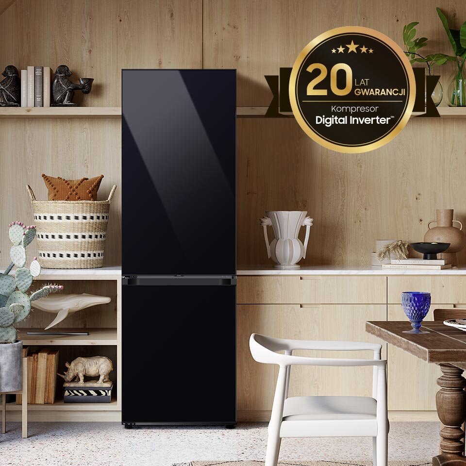 Lodówka pokazana na zdjęciu to model RB34C7B5D22 z cyfrowym kompresorem Digital Inverter, który otrzymał aż 20-letnią gwarancję. Urządzenie jest dostępne w ofercie sklepu Media Expert Lodówka pokazana na zdjęciu to model RB34C7B5D22 z cyfrowym kompresorem Digital Inverter, który otrzymał aż 20-letnią gwarancję. Urządzenie jest dostępne w ofercie sklepu Media Expert