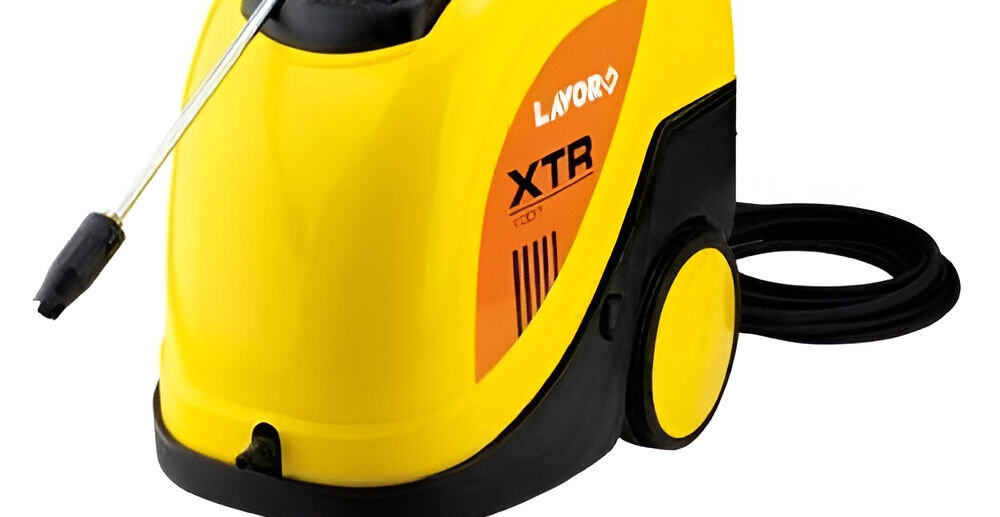 Myjka ciśnieniowa LAVOR XTR 1007 ergonomiczna budowa wygoda podczas transportu użytkowania komapktowe wymiary wodoodporna obudowa gumowe koła łatwiejsze manewrowanie transport 8-metrowy wąż zbrojony metalem praktyczne uchwyty do przechowywania akcesoriów komfort pracy zbiornik na paliwo widoczna miarka łatwe monitorowanie poziomu oleju