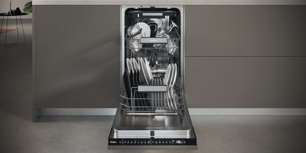 Zmywarka HAIER AI XI1C1TB4LPCFB otwarta zmywarka widoczne wnętrze naczynia 11 kompletów duża pojemność kompaktowe wymiary
