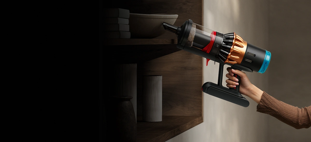 Zdjęcie pokazujące wbudowaną końcówkę i możliwość przekształcenia w odkurzacz ręczny