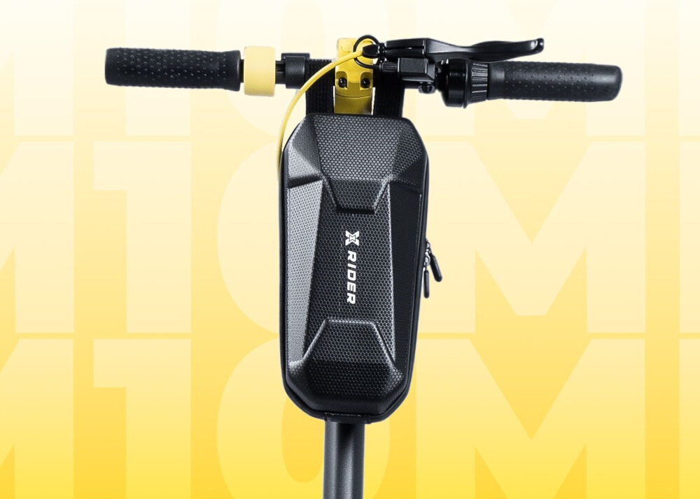 Hulajnoga elektryczna XRIDER M10 ME 65km 500W Amortyzacja 10 cali Czarny zbliżenie na kierwnicę z sakwą sakwa bezpieczne przechowywanie rzeczy