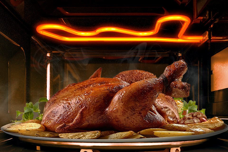 Grzałka grilla opieka kurczaka, by zyskał pyszną chrupiącą skórkę Grzałka grilla opieka kurczaka, by zyskał pyszną chrupiącą skórkę