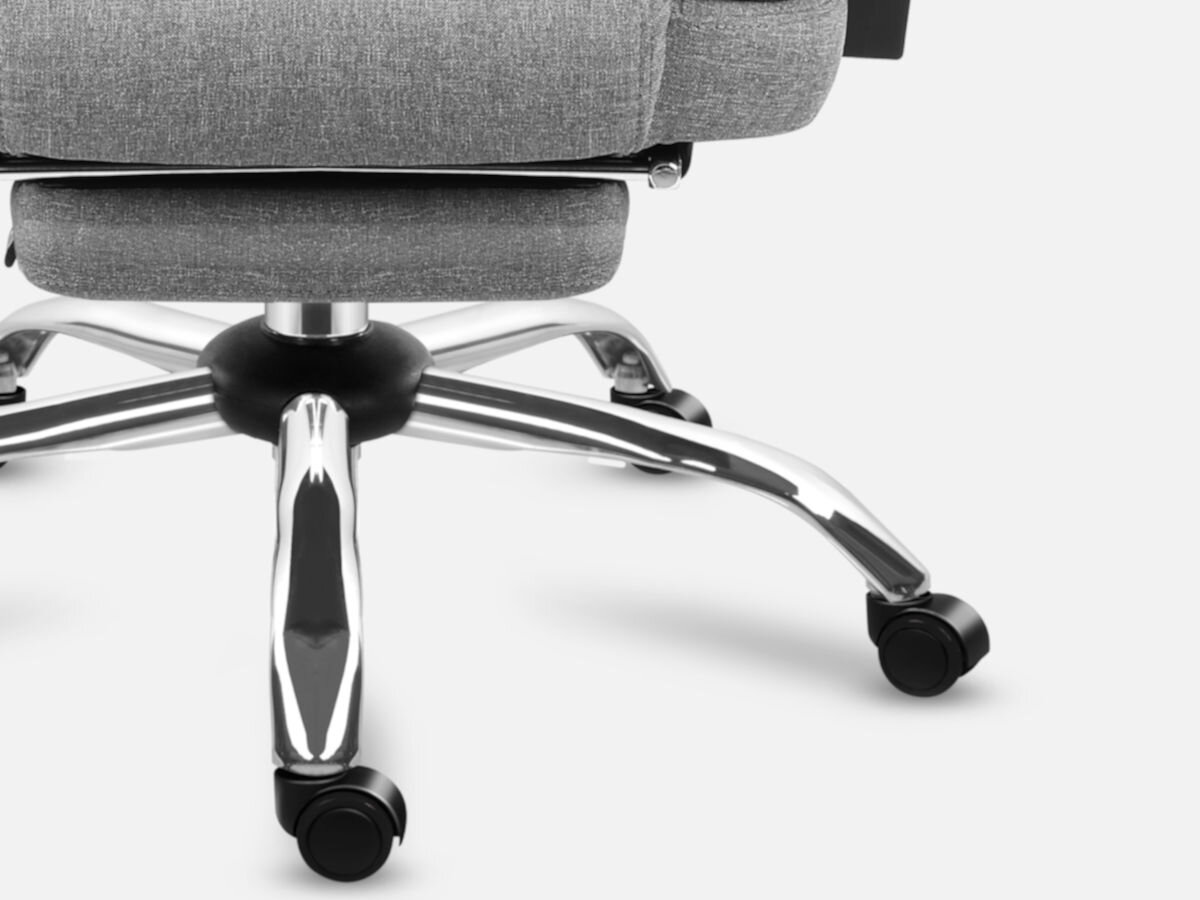 Fotel MARK ADLER Boss 6.0 Szary, siłownik, gaz, wysokośc, tilt dual, na białym tle zbliżenie na siedziko oraz podstawę fotela