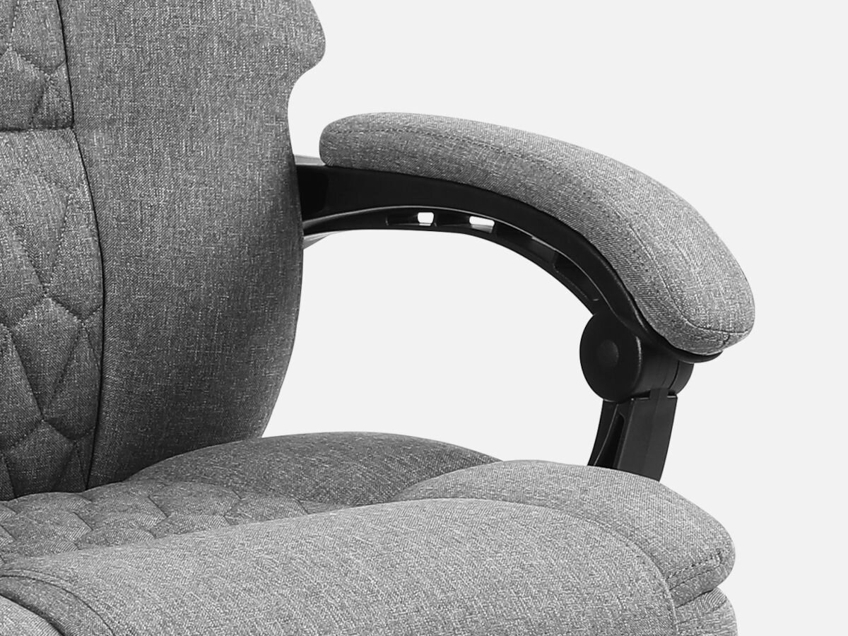 Fotel MARK ADLER Boss 6.0 Szary, dotyk, przyjemny, pielęgnacja, wytrzymały, na białym tle zbliżenie na oparcie, podłokietnik i siedzisko