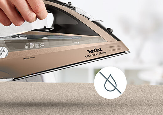 Żelazko nad deską do prasowania. Ikona przekreślonej kropli.