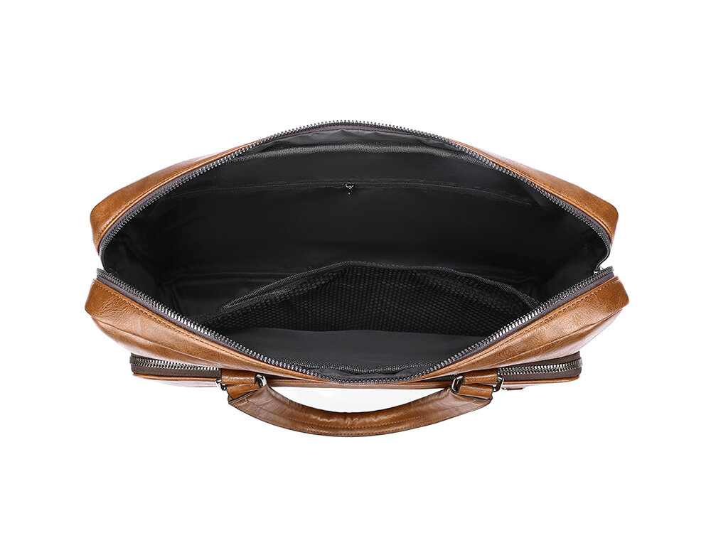 Torba na laptopa BALTAN Office 15.6 cali Widok wnętrza brązowej torby na laptopa z szeroko otwartym zamkiem błyskawicznym; w środku widoczne przegródki i siateczkowa kieszeń, tło białe.