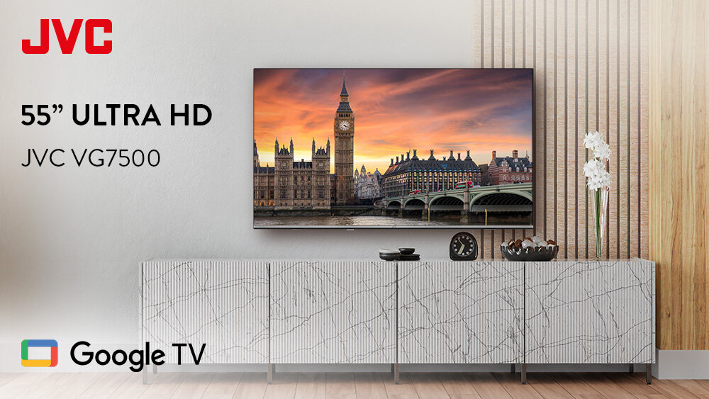 Telewizor JVC LT-55VG7500 UHD Dolby Vision Dolby Atmos Google TV obraz dźwięk funkcje domowa rozrywka, telewizor zawieszony na ścianie w pomieszczeniu