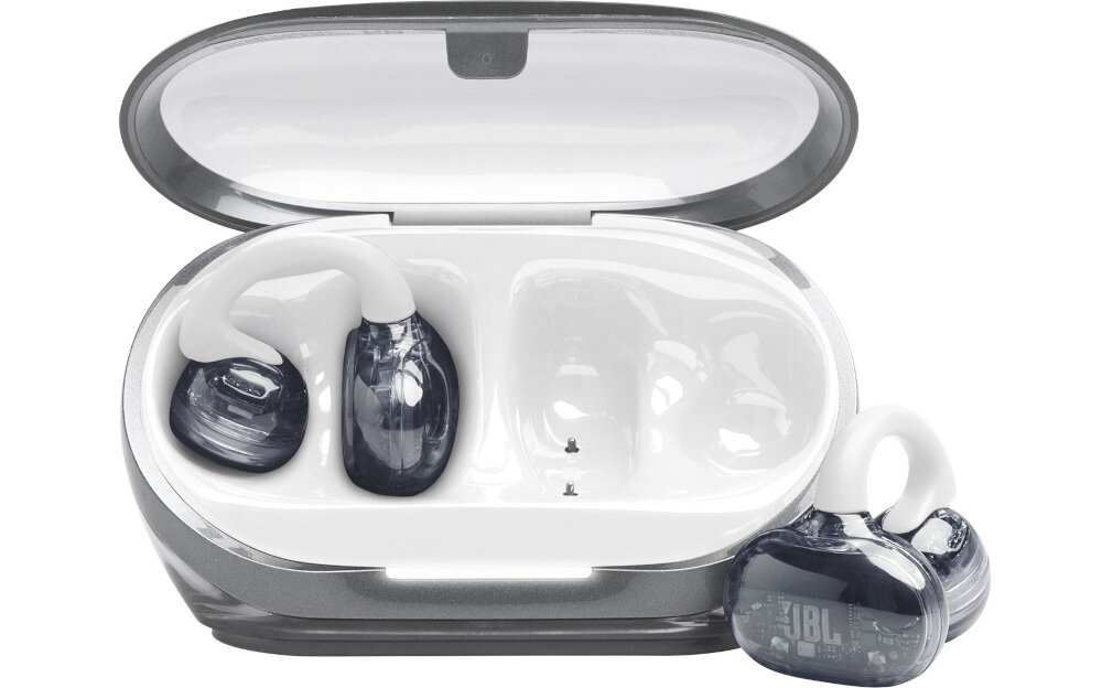 Słuchawki powietrzne JBL Soundgear Clips z klasą odporności IP54 przeciw pyłowi i wilgoci, etui ładujące z słuchawkami od frontu na białym tle