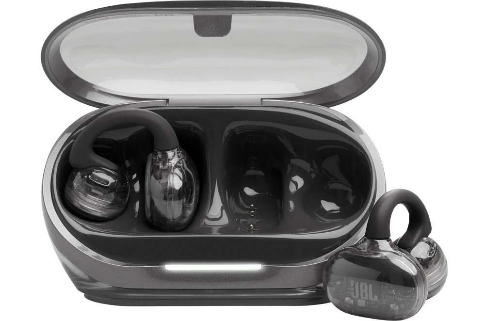 Słuchawki powietrzne JBL Soundgear Clips bezprzewodowe z otwartą konstrukcją dla swobodnego słuchania etui ładujące z słuchawkami od frontu na białym tle