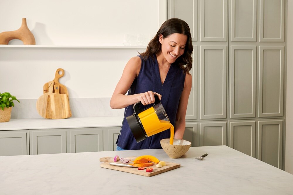 Blender kielichowy PANASONIC MX-HG4401KXE z funkcją gotowania świeże danie w zaledwie 22 minuty, program Smooth Soup, samodzielne podgrzewanie składników oraz blendowanie