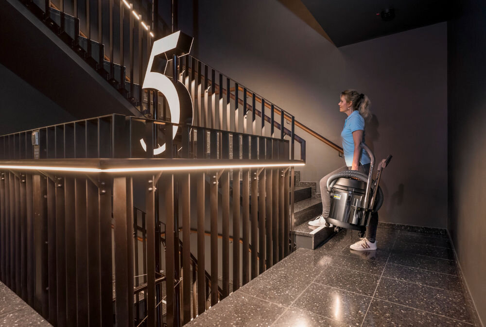 Odkurzacz profesjonalny KARCHER NT 27/1 ME 1.428-100.0 moc 1380 w mokre suche zabrudzenia zbiornik 20 l