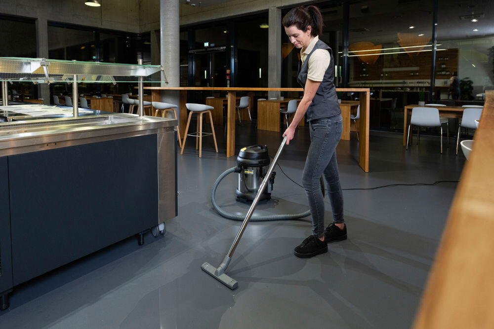 Odkurzacz profesjonalny KARCHER NT 27/1 ME 1.428-100.0 akcesoria zderzak zaciski