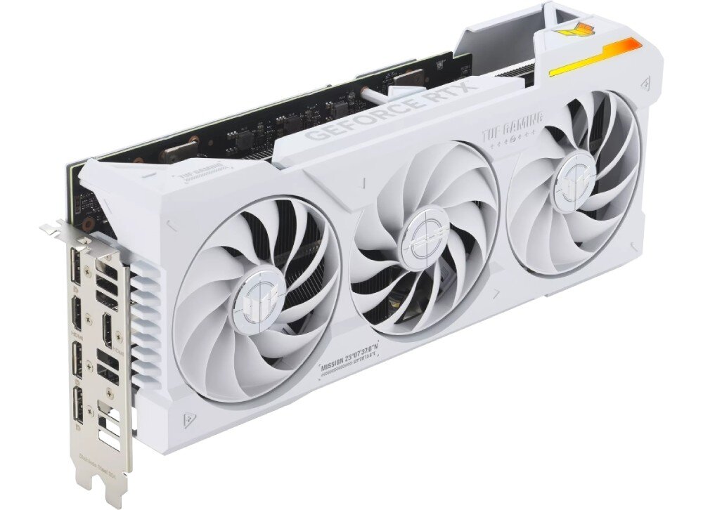 Karta graficzna ASUS GeForce RTX 4070 Ti Super TUF Gaming BTF White OC 16GB Widok z boku na kartę graficzną z trzema wentylatorami i panelem portów, w tym HDMI i DisplayPort, wytrzymałość, żywotność
