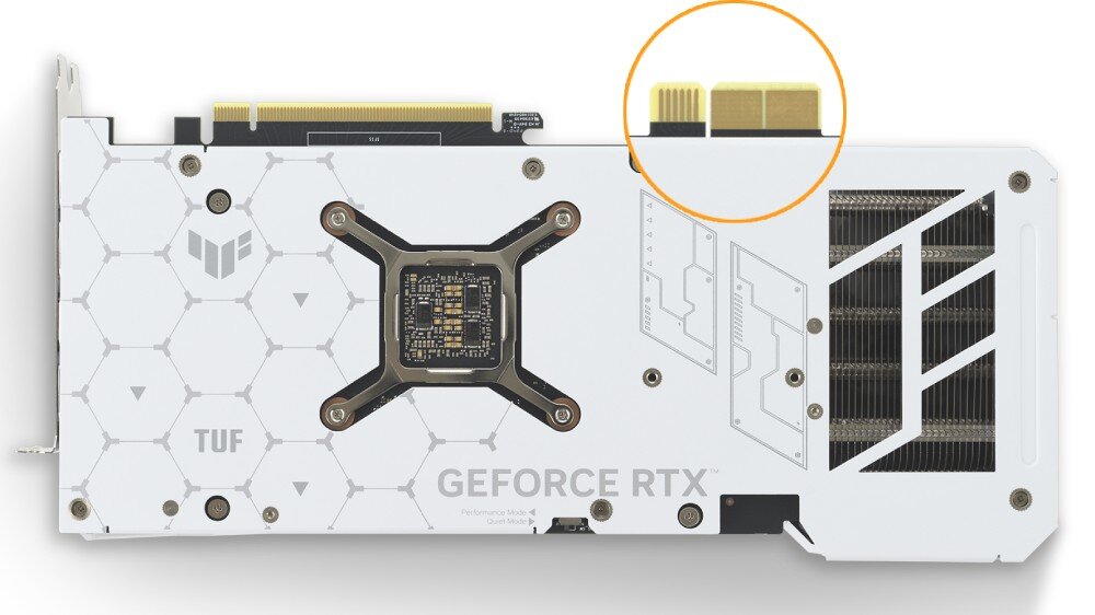 Karta graficzna ASUS GeForce RTX 4070 Ti Super TUF Gaming BTF White OC 16GB Widok z tyłu na metalowy backplate z zaznaczonym w kółku złączem zasilania 12-pin, złącze zasilania, kompatybilność z BTF