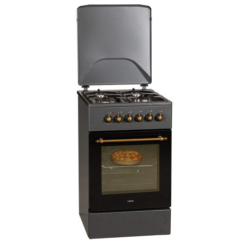 Kuchnia gazowo-elektryczna z podniesioną pokrywą na płytę gazową. W piekarniku ciasto.