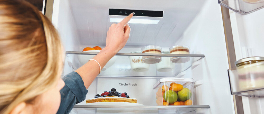 LODÓWKA CANDY CNCQ2T620EB dotykowy panel sterowania łatwa kontrola intuicyjne sterowanie