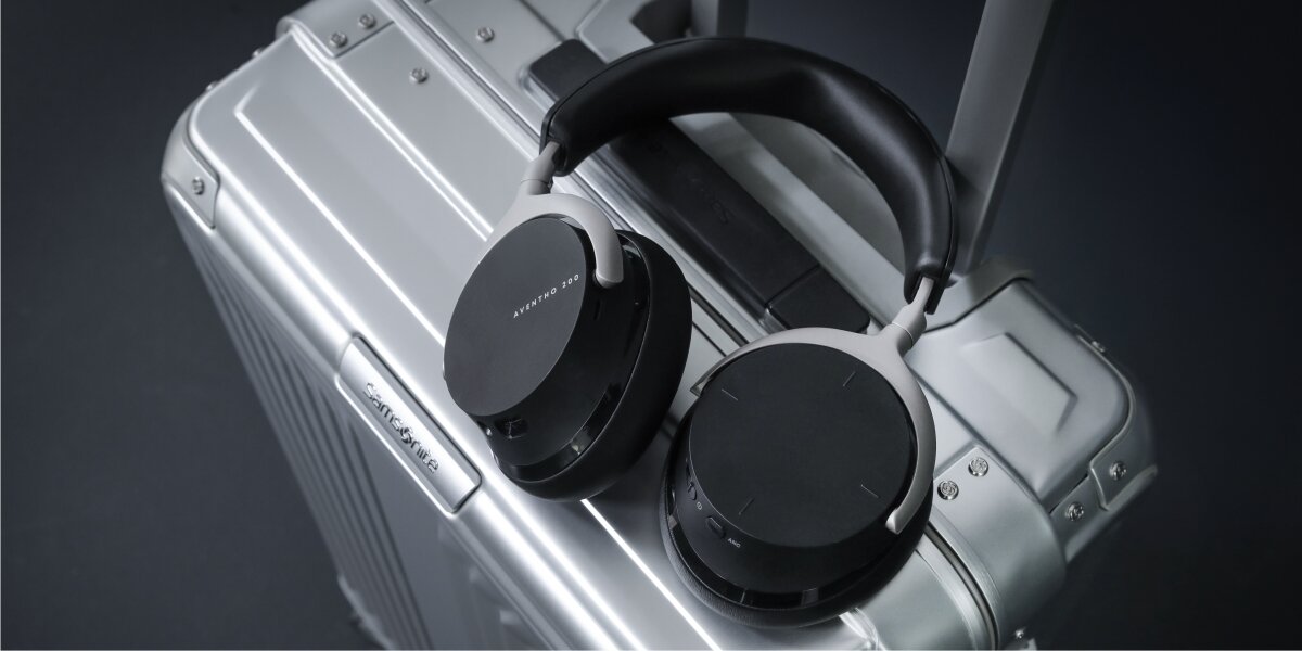 Słuchawki nauszne BEYERDYNAMIC Aventho 200 - Moc dźwięku bez granic, słuchawki nauszne leżące na walzce podróżnej