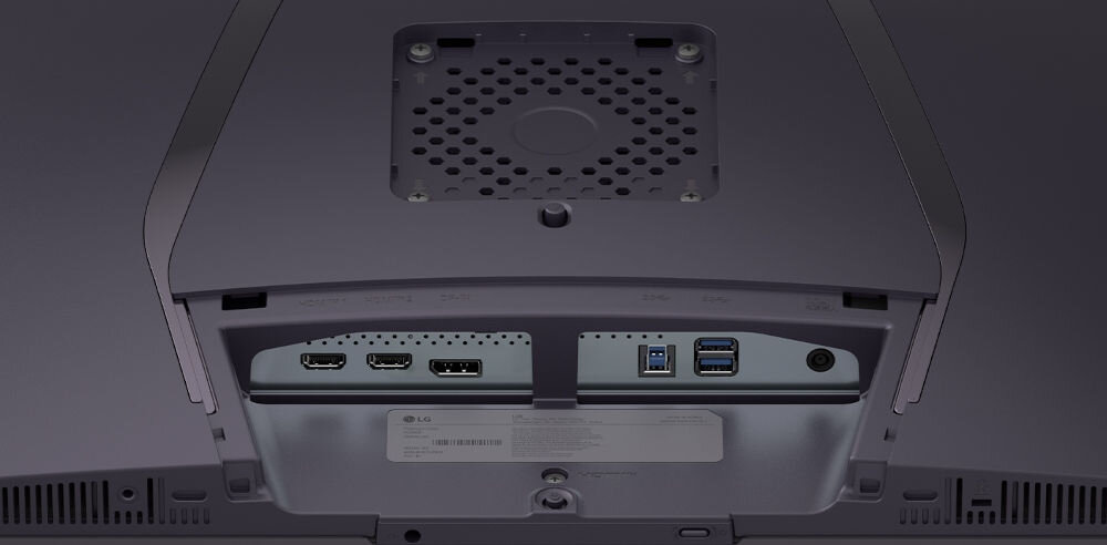 Monitor LG UltraGear 32GX850A-B 32 cale 3840x2160px 165Hz 0.03 ms [GTG] zbliżenie na złącza różne urządzenia wygoda elastyczność