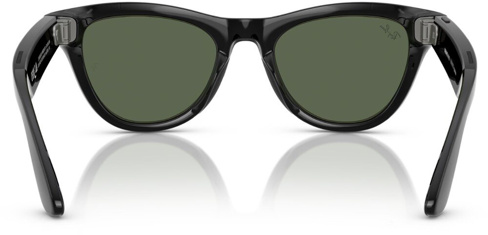 Okulary META Ray-Ban Skyler Widok od tyłu na czarne oprawki z przezroczystymi szkłami, pokazujący szerokie zauszniki i srebrne zawiasy