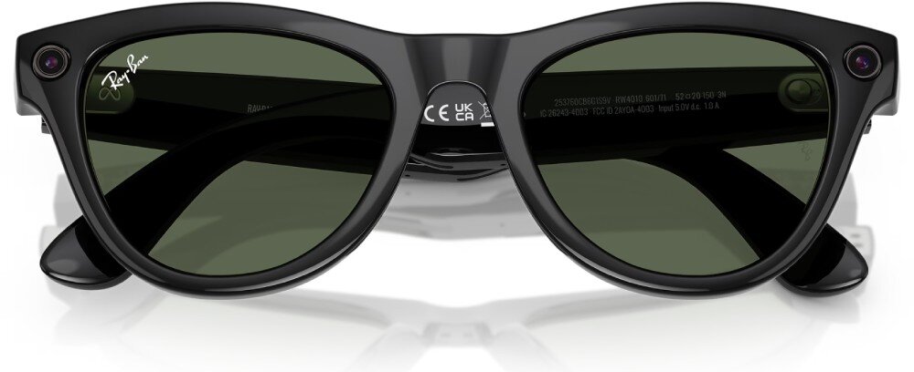 Okulary META Ray-Ban Skyler Złożone czarne okulary z przezroczystymi soczewkami, widoczne oznaczenia techniczne i certyfikaty na wewnętrznej stronie zausznika