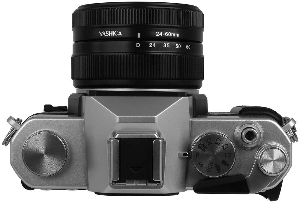 YASHICA FX-D 300 obiektyw 24mm f1.8 stabilizacja optyczna 3 osiowa zoom cyfrowy 2.5x fotografia