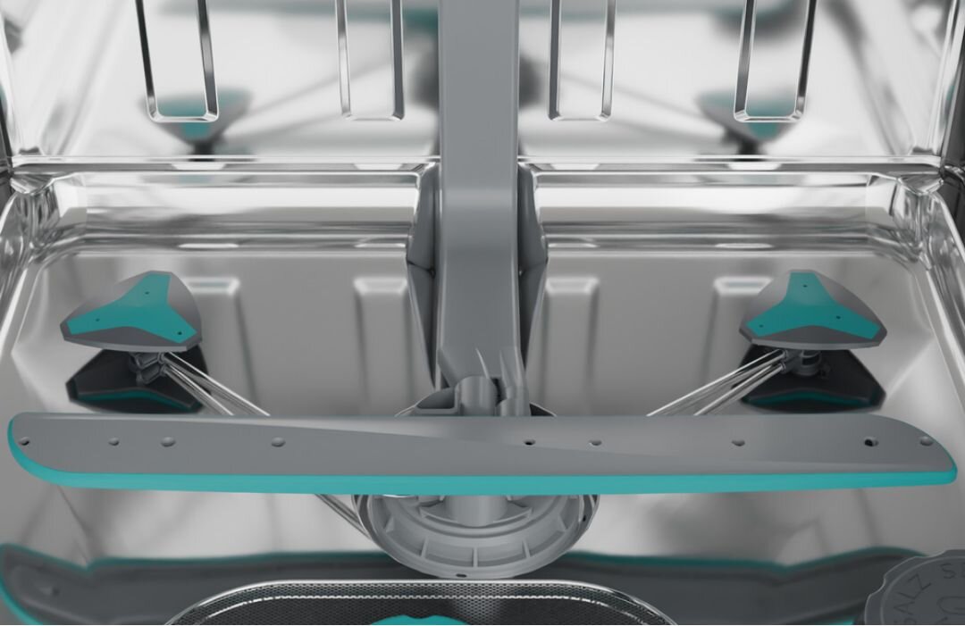 Wnętrze zmywarki z widocznymi ramionami spryskującymi w kolorze szarym z turkusowymi akcentami. W tle znajdują się metalowe elementy konstrukcyjne.