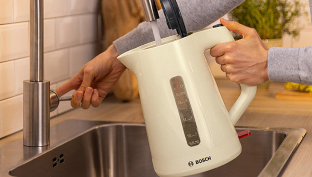 Czajnik BOSCH MyMoment TWK1M127 wygoda komfort użytkowanie korzystanie łatwe napełnianie wodą czyszczenie wnętrza smak herbata kawa