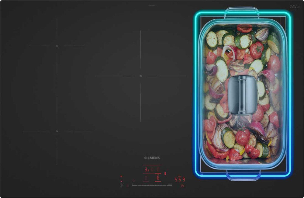 PŁYTA SIEMENS ED81AHWB1E 9.jpg przedstawia czarną płytę indukcyjną Siemens, na której po prawej stronie stoi prostokątna brytfanna wypełniona kolorowymi warzywami. Naczynie jest podkreślone podwójną świecącą ramką w odcieniach niebieskiego, co sugeruje specjalną strefę grzania lub funkcję automatycznego rozpoznawania naczyniacombiZone płyta indukcyjna łączone strefy grzania duże garnki patelnie podłużne naczynia elastyczna strefa gotowania Siemens