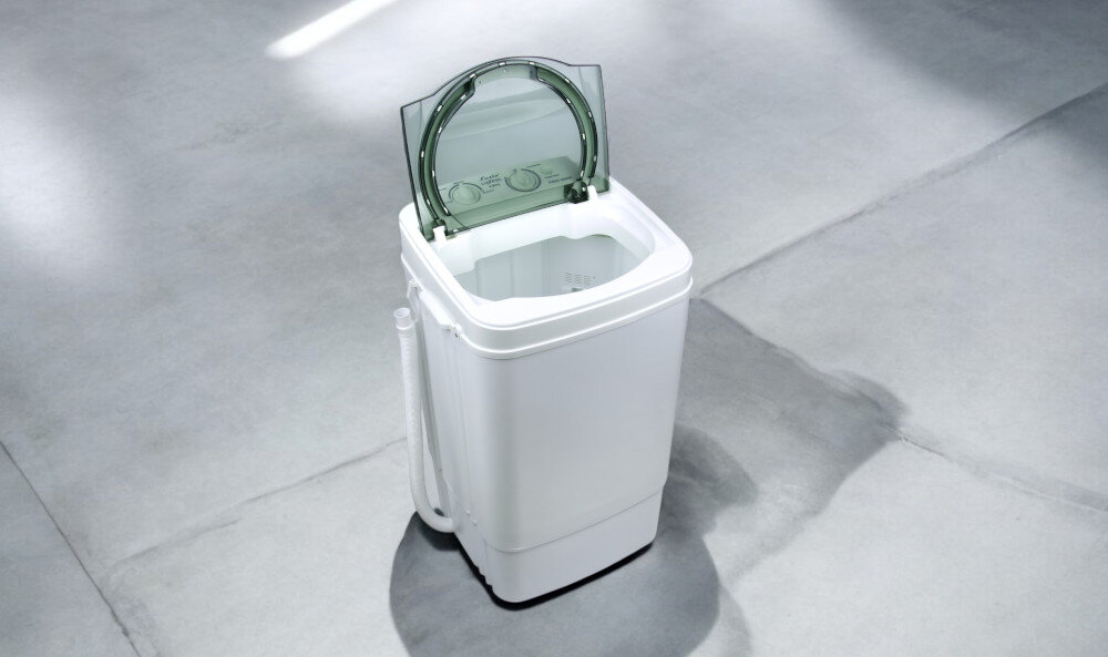 PRALKA WIRNIKOWA LUSIA PB60-2000E lifestyle otwarta front solidna obudowa łatwa obsługa wysoka jakość tworzywo sztuczne odporna na korozję trwałość transparentne okienko podgląd prania panel wodoodporny dwa pokrętła