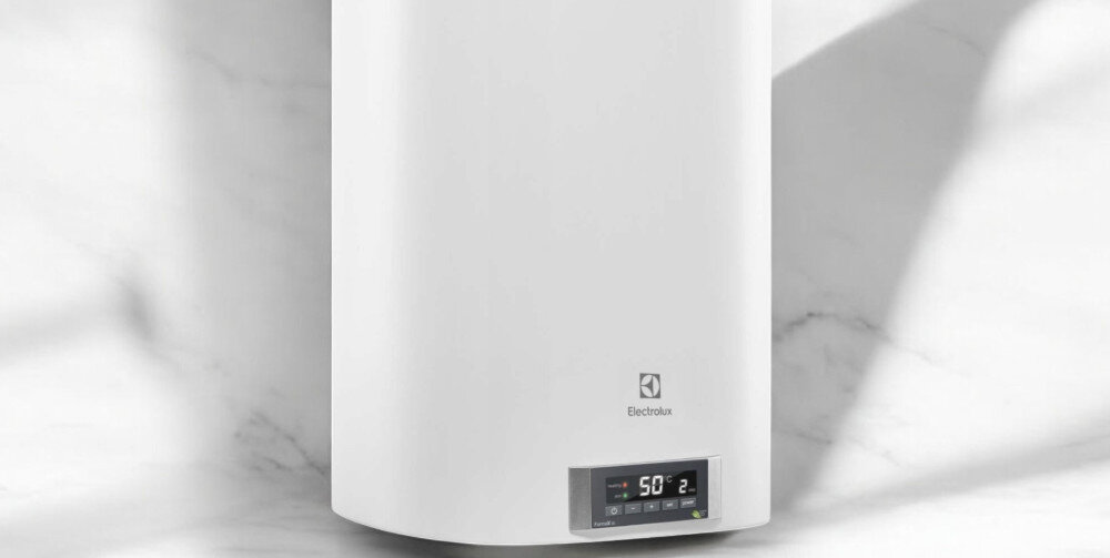 BOJLER ELEKTRYCZNY ELECTROLUX EWH50FDL wyświetlacz LOW 700 W MID 1300 W TURBO 2000 W trzy tryby oszczędności energii szybkie nagrzewanie smart MEMORY zapamiętywanie ustawień temperatury wody