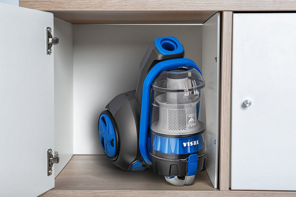 Odkurzacz TESLA AeroStar T500 latwe przenoszenie i przechowywanie waga 4,6 kg gumowe kolka