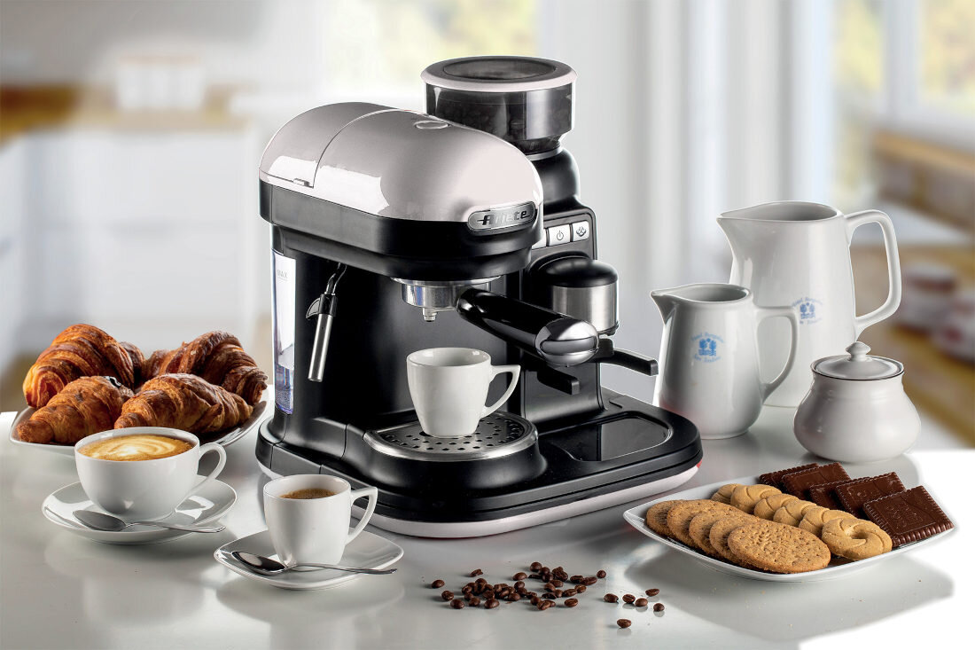 Ekspres ARIETE Moderna 1318/01 wygląd design tło prezentacja wizualizacja kawa w domowym zaciszu