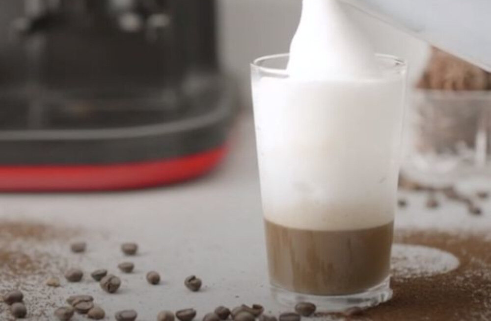 Ekspres ARIETE Moderna 1318/01 aksamitna pianka technologia Thermocream napój Tworzy cremę – gęstą, gładką i trwałą jakość smak