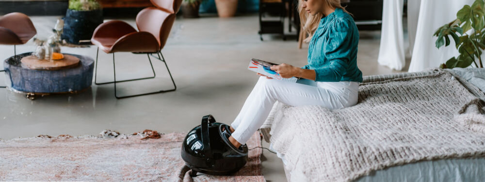 Masażer do stóp MEDIVON Pure Complete Pro z tworzywa sztucznego wnętrze z miękkiego antyalergicznego materiału ergonomiczna konstrukcja ułatwienie obsługi kompaktowe wymiary 44 x 32 x 44 cm do użytku w domu czy biurze