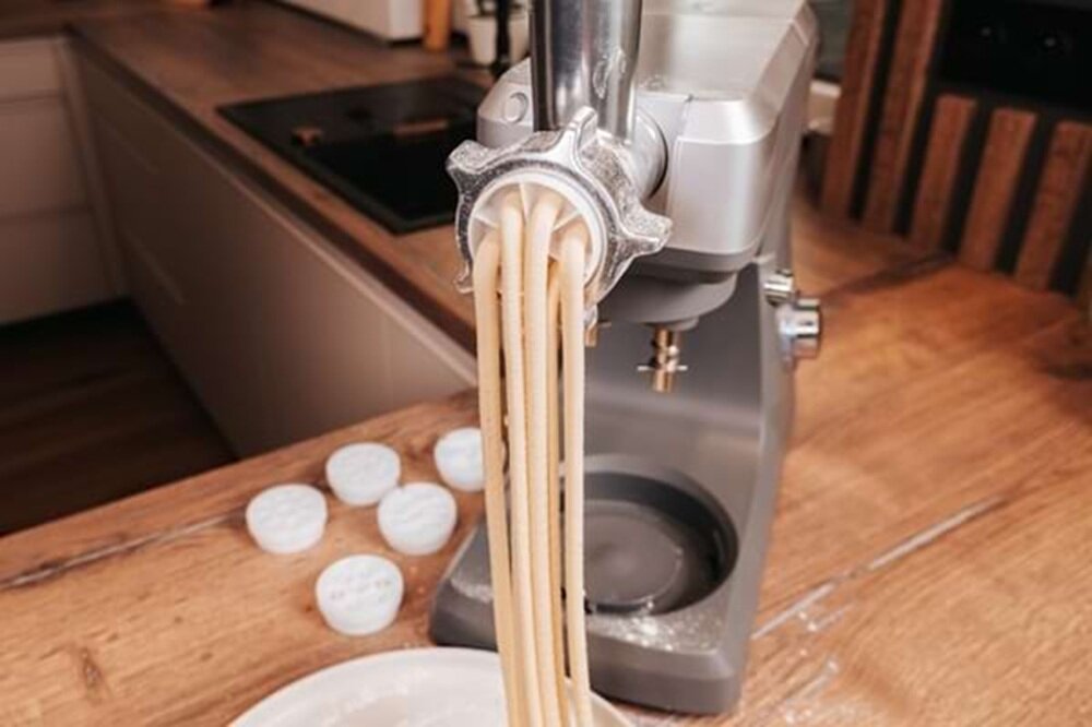 Robot kuchenny planetarny CONCEPT Dough Expert RM6000 6 nakładek do makaronu, do różnych rodzajów makaronu, świeży i pachnący makaron