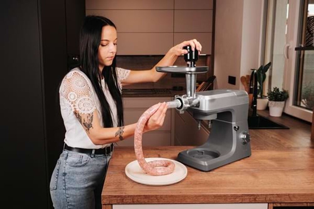 Robot kuchenny planetarny CONCEPT Dough Expert RM6000 maszynka do mielenia, 3 siatki, mielone o różnych grubościach, robienie klopsików i kiełbas