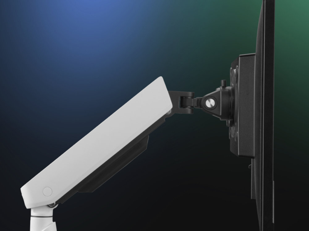 ONE FOR ALL DM8120 zawiera wszystkie niezbędne elementy montażowe czytelną instrukcję bez konieczności używania specjalistycznych narzędzi - ujęcie uchwytu od boku