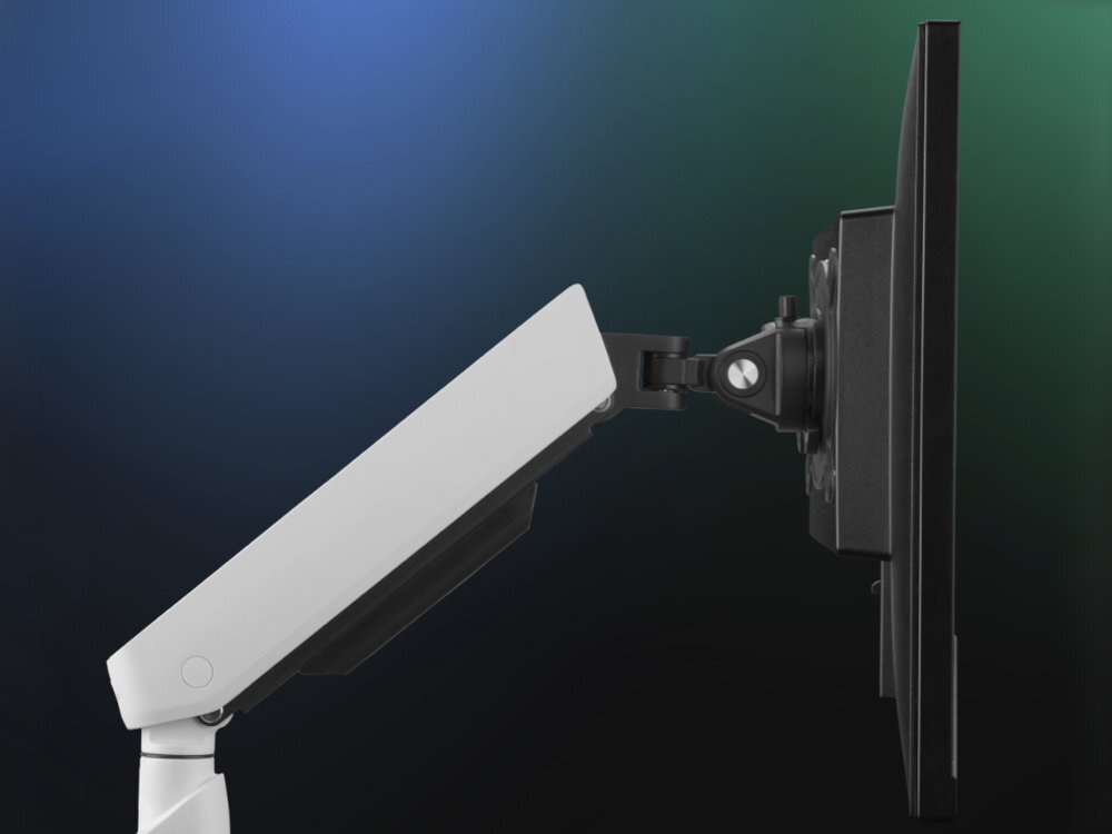 ONE FOR ALL DM8220 zawiera wszystkie niezbędne elementy montażowe czytelną instrukcję bez konieczności używania specjalistycznych narzędzi - ujęcie uchwytu od boku