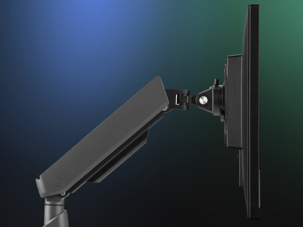 ONE FOR ALL DM8110 zawiera wszystkie niezbędne elementy montażowe czytelną instrukcję bez konieczności używania specjalistycznych narzędzi - ujęcie uchwytu od boku