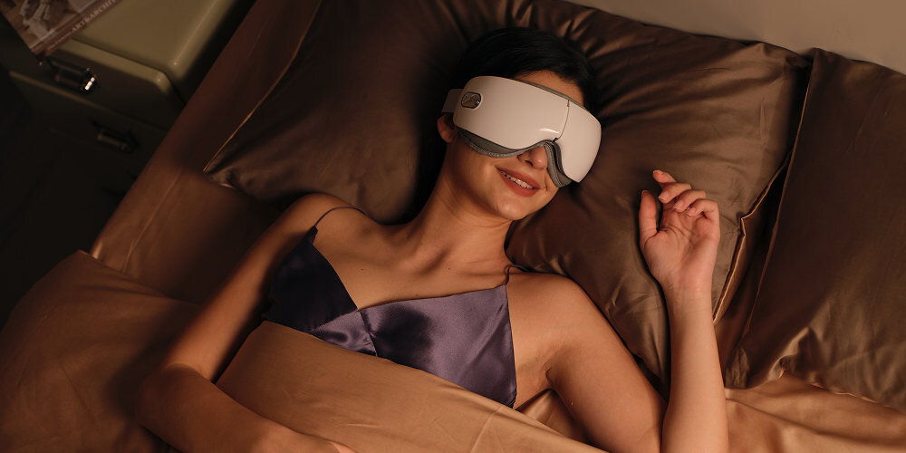 Masażer do oczu SKG ES500 Biały Ciepło sprzyja odprężeniu funkcja ciepłego kompresu temperatura zakres naturalna metoda zredukować widoczność cieni pod oczami