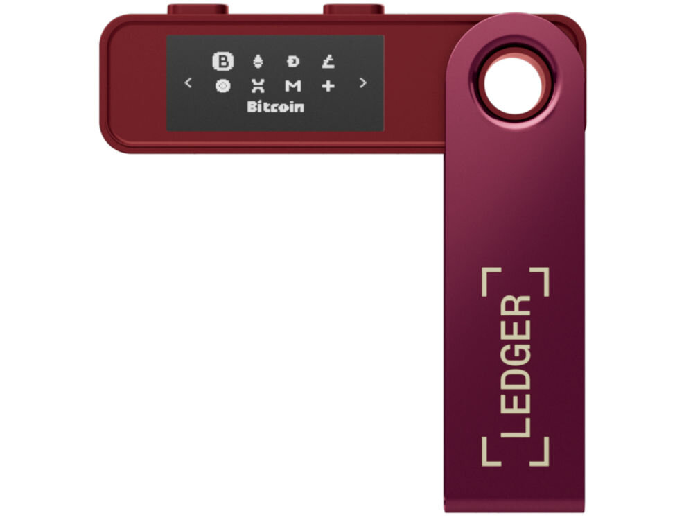 Portfel kryptowalut LEDGER Nano S Plus Sprzętowy portfel kryptowalutowy Ledger Nano S Plus w kolorze bordowym, ułożony prostopadle (kształt litery L), z metalową osłoną odsłaniającą wyświetlacz z ikonami kryptowalut i napisem Bitcoin. Na osłonie widoczne logo LEDGER.