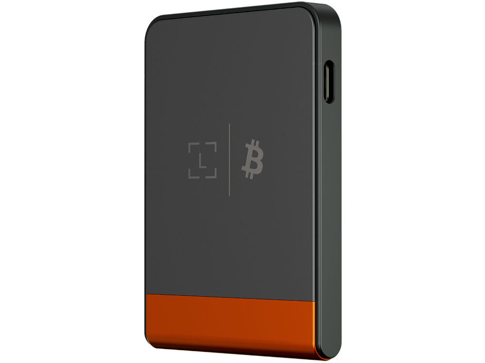 Portfel kryptowalut LEDGER Flex Ujęcie z boku, na którym widoczny jest sam Ledger Stax w pozycji pionowej. Urządzenie ma czarny korpus z zaokrąglonymi krawędziami i charakterystyczny, jasnozielono-turkusowy akcent u dołu, co nadaje mu nowoczesny wygląd.