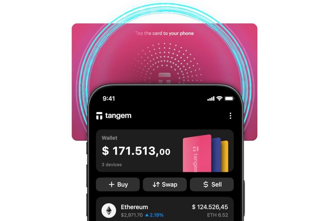 Telefon z aplikacją Tangem Wallet jest dotykany kartą Tangem wykorzystywaną do zarządzania kryptowalutami - Gotowy w 1–3 minuty  