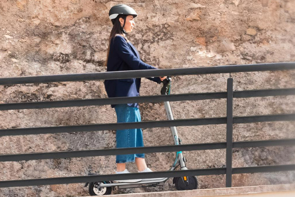 Hulajnoga elektryczna CECOTEC Bongo D20 20km 250W 8.5 Szary srodek codziennego transportu