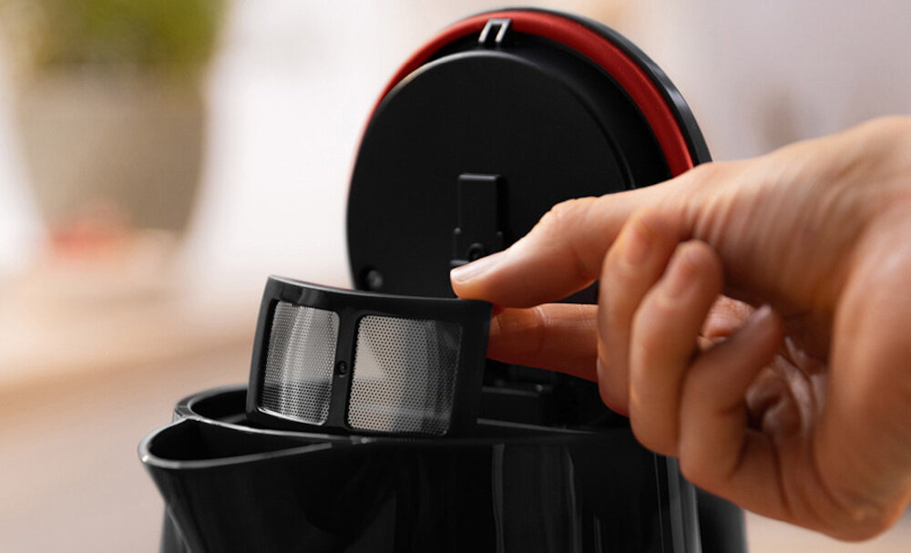 Czajnik BOSCH MyMoment TWK1M123 Czarny Wyprofilowany wylot Filtr antywapniowy precyzja kształt wylewka