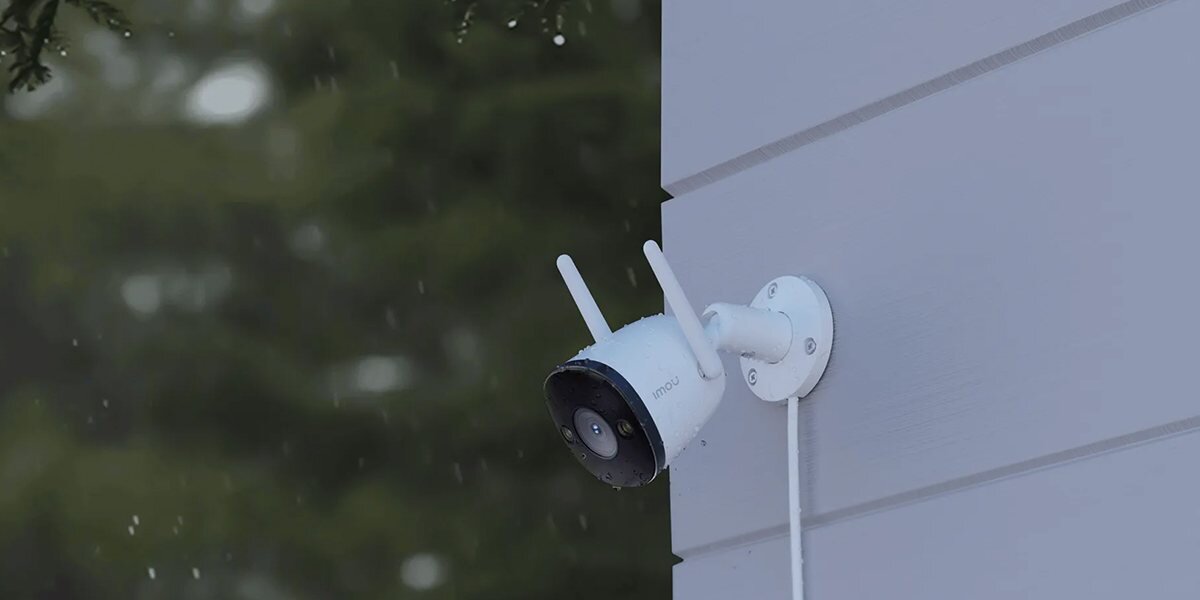 Kamera IMOU Bullet 2E 5MP Zewnętrzna, Wi-Fi / LAN, IP67, warunki, pył, deszcz, kurz, kamera zamontowana do ściany budynku z okablowaniem