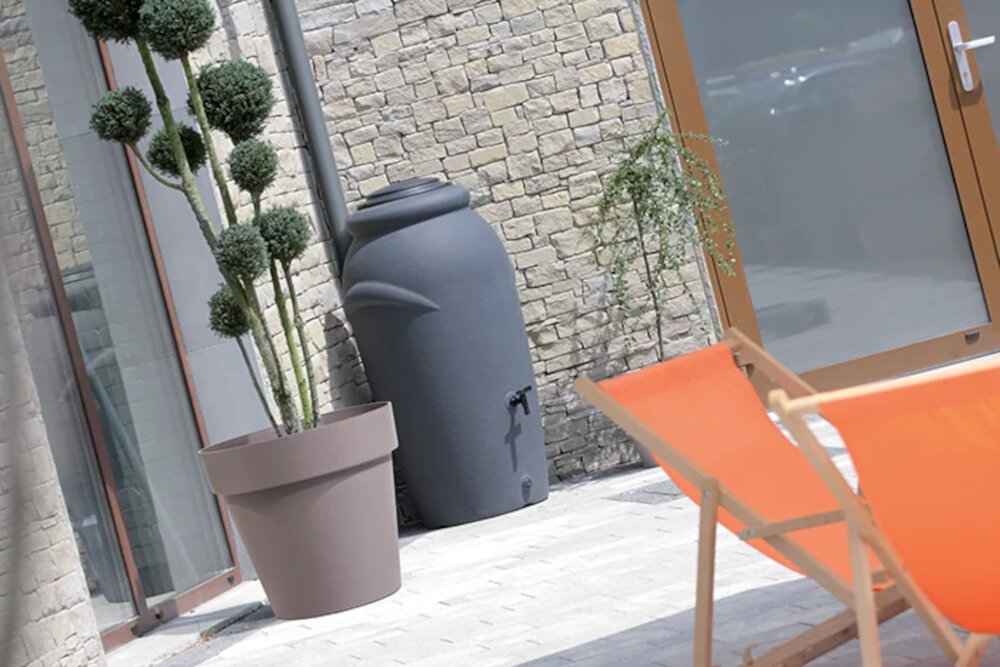 Zbiornik na deszczówkę PROSPERPLAST Aquacan baby ICAN210-S443 210L Szary oszczednosc dbalosc o srodowisko dwa miejsca na przymocowanie rur spustowych z rynien dwa otwory gwintowe