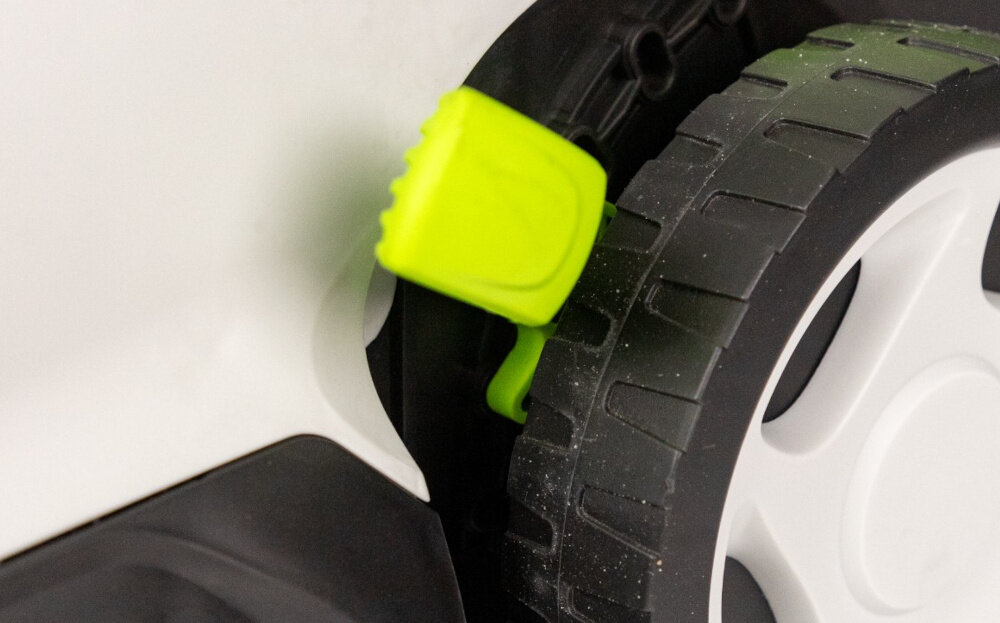 Kosiarka elektryczna GREENSO KE42-1800 1800W 6-stopniowa centralna regulacja koszenia latwe dostosowanie wysokosci koszenia do preferencji zakres koszenia od 20 do 70 mm