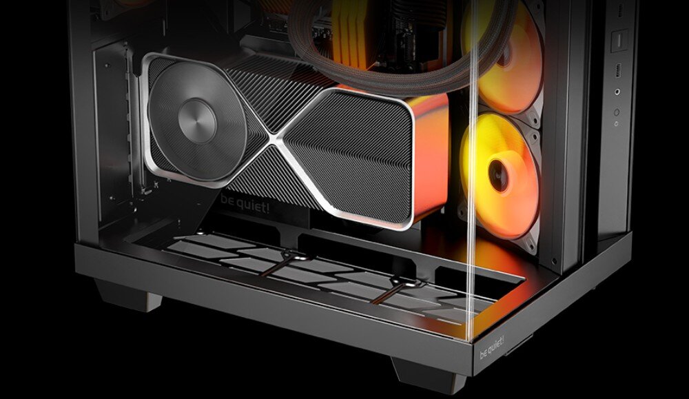 Obudowa BE QUIET! Light Base 500 LX Zbliżenie dolnej części wnętrza obudowy z kartą graficzną zamontowaną poziomo i podświetlonymi wentylatorami RGB, wnętrze, kompatybilność, podzespoły